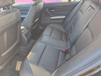 Usado BMW 318 136 CV (100 kW) 2010 Negro Familiar