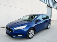 Usado Ford Focus Trend 120 CV (88 kW) 2018 Azul Familiar