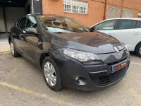 Usado Renault Mégane III Dynamique 110 CV (80 kW) 2011 Gris / plata Berlina