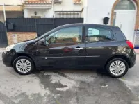 Usado Renault Clio II Authentique 68 CV (50 kW) 2010 Negro Berlina