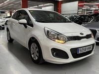 Usado Kia Rio 90 CV (66 kW) 2014 Blanco Berlina