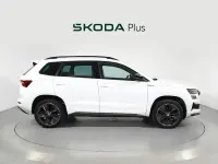 Usado Skoda Karoq SportLine 150 CV (110 kW) 2022 Blanco SUV