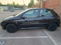 Usado Peugeot 206 75 CV (55 kW) 2005 Negro Berlina
