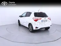 Usado Toyota Yaris Hybrid Active 100 CV (73 kW) 2019 Blanco Berlina