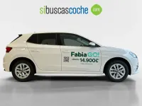 Usado Skoda Fabia Selection 95 CV (69 kW) 2025 Blanco Utilitario