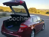 Usado Ford Mondeo Trend 160 HP (117 kW) 2017 Vermelho Sedan