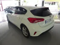 Usado Ford Focus Trend 120 CV (88 kW) 2022 Blanco Berlina