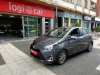 Usado Toyota Yaris Hybrid Active 100 CV (73 kW) 2019 Gris / plata Berlina