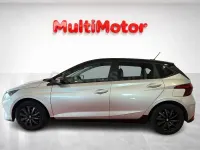 Usado Hyundai i20 84 CV (61 kW) 2022 Gris / plata Utilitario