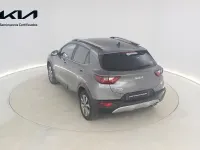 Usado Kia Stonic 100 CV (73 kW) 2025 Gris / plata SUV