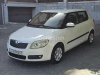 Usado Skoda Fabia 60 CV (44 kW) 2010 Blanco Berlina