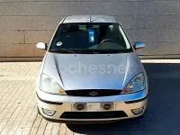 Usado Ford Focus Ambiente 100 CV (73 kW) 2005 Gris / plata Berlina