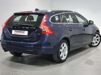 Usado Volvo V60 Kinetic 136 CV (100 kW) 2014 Azul Familiar