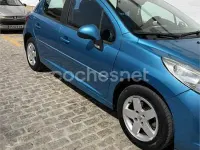 Usado Peugeot 207 70 CV (51 kW) 2012 Azul Berlina