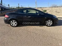 Usado Peugeot 307 CC 110 CV (80 kW) 2007 Negro Descapotable