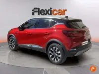 Usado Renault Captur Techno 91 CV (66 kW) 2024 Rojo SUV