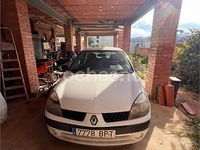 Usado Renault Clio II 75 CV (55 kW) 2001 Blanco Berlina