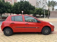 Usado Renault Clio II Authentique 75 CV (55 kW) 2008 Rojo Berlina