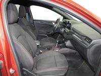 Usado Ford Focus ST-Line 120 CV (88 kW) 2020 Rojo fantastic Berlina