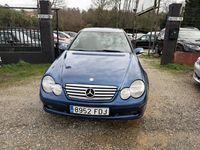 Usado Mercedes C220 143 CV (105 kW) 2003 Azul Berlina