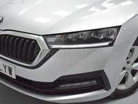 Usado Skoda Octavia Ambition 115 CV (84 kW) 2022 Gris / plata Berlina