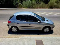Usado Peugeot 206 110 CV (80 kW) 2001 Gris / plata Berlina