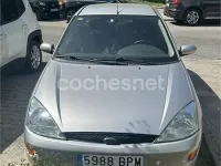 Usado Ford Focus Ambiente 90 CV (66 kW) 2001 Gris / plata Berlina