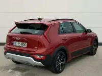 Käytetty Kia Niro 141 HP (103 kW) 2023 Punainen Katumaasturi