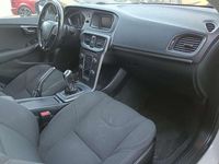 Usado Volvo V40 Kinetic 114 HP (83 kW) 2015 Branco SUV