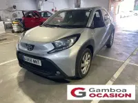 Usado Toyota Aygo X Play 72 CV (52 kW) 2024 Gris SUV