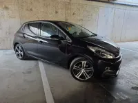 Usado Peugeot 208 GT-line 110 CV (80 kW) 2018 Negro Utilitario