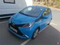 Usado Toyota Aygo X-play 69 CV (50 kW) 2018 Azul Utilitario