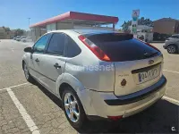Usado Ford Focus Ghia 109 CV (80 kW) 2005 Gris / plata Berlina