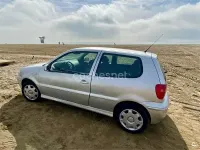 Usado VW Polo Trendline 60 CV (44 kW) 2001 Gris / plata Utilitario