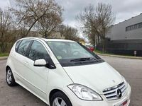 Usado Mercedes A180 Avantgarde 109 CV (80 kW) 2012 Blanco Monovolumen