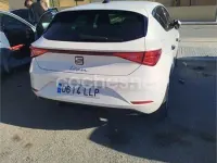 Usado Seat Leon Style 110 CV (80 kW) 2020 Blanco Berlina