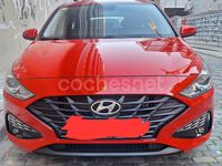 Usado Hyundai i30 120 CV (88 kW) 2020 Rojo Familiar