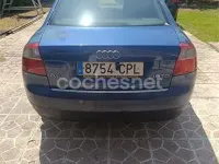 Usado Audi A4 130 CV (95 kW) 2003 Azul Berlina