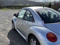 Usado VW New Beetle 100 CV (73 kW) 2000 Gris / plata Utilitario