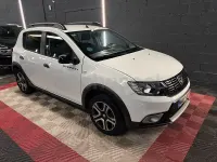 Usado Dacia Sandero Essentiel 100 CV (73 kW) 2020 Gris / plata Berlina