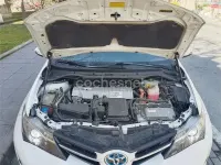 Usado Toyota Auris Hybrid Advance 136 CV (100 kW) 2013 Blanco Familiar