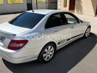 Usado Mercedes C200 136 CV (100 kW) 2009 Gris / plata Berlina