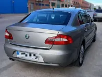 Usado Skoda Superb Elegance 140 CV (102 kW) 2009 Gris Berlina