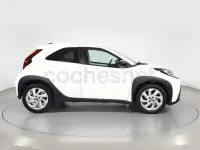 Usado Toyota Aygo X Play 72 CV (52 kW) 2025 Blanco SUV