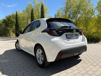 Usado Toyota Yaris Hybrid Business Edition 116 CV (85 kW) 2022 Blanco Berlina