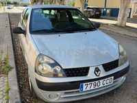 Usado Renault Clio II Authentique 60 CV (44 kW) 2002 Gris / plata Berlina