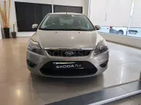 Usado Ford Focus Titanium 109 CV (80 kW) 2010 Gris / plata Berlina