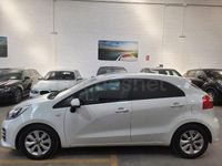 Käytetty Kia Rio 84 HP (61 kW) 2015 Valkoinen Sedan