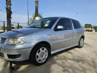 Usado VW Polo Trendline 75 CV (55 kW) 2001 Gris / plata Utilitario