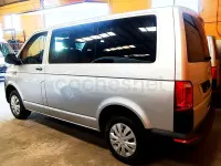Usado VW Caravelle Trendline 114 CV (83 kW) 2018 Gris / plata Van